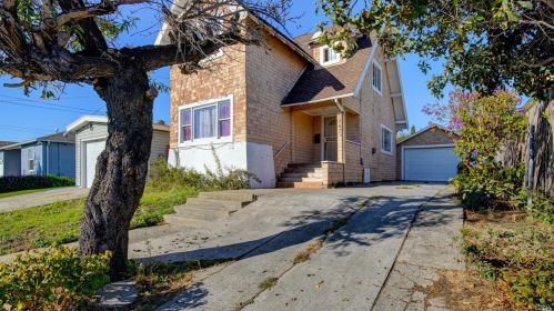1747 Gaynor Ave, Richmond, CA 94801-2433
