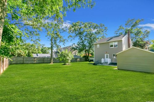 237 Woodycrest Dr, Holtsville NY  11742-1760 exterior