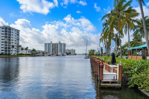 828 Kokomo Key Ln, Delray Beach FL  33483-6027 exterior