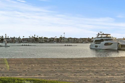 2691 Crestview Dr, Newport Beach CA  92663-5626 exterior