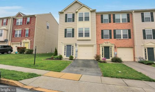 726 Blossom Dr, Hanover PA  17331-2078 exterior