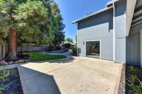 9262 Mapleview Way, Elk Grove CA  95758-5007 exterior
