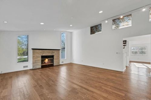2856 Brookfield Dr, Yorktown Hgts NY  10598-2402 exterior