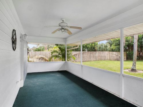 859 4 Ln, Vero Beach FL 32962-1656 exterior