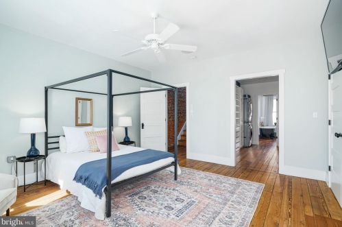 821 Fitzwater St, Philadelphia PA 19147-2836 exterior