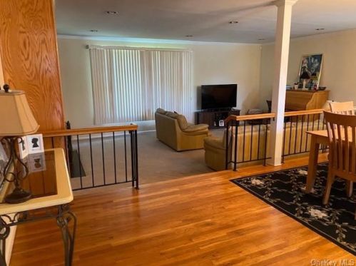 89 Stoneleigh Rd, Scarsdale, NY 10583-4730
