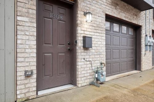 1308 Sarah St, Pittsburgh, PA 15203-1552