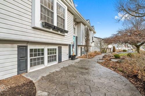 417 Rampart Blvd, New Kensington, PA 15068-9331