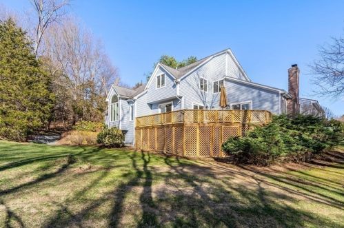 26 Fieldstone Ln, Natick MA 01760-5560 exterior