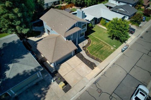 9262 Mapleview Way, Elk Grove CA  95758-5007 exterior