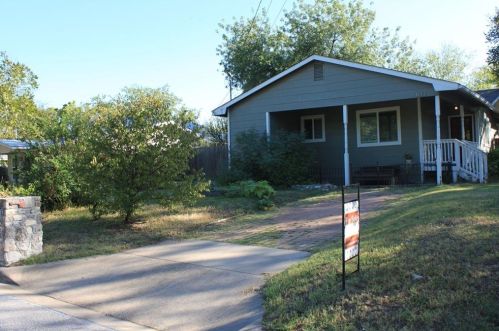 1613 Deloney St, Austin TX  78721-1109 exterior