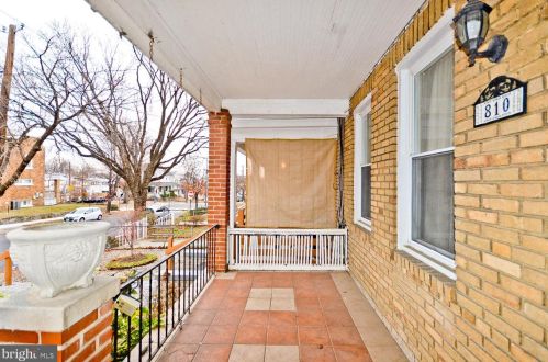 810 Madison St, Washington, DC 20011-8211