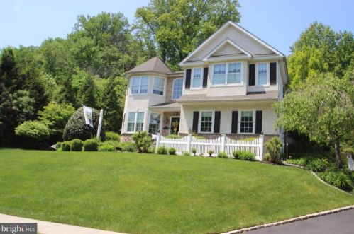 106 Luzak St, Boothwyn, PA 19061-2491