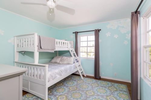 3336 Elliott St, San Diego CA 92106-1326 exterior