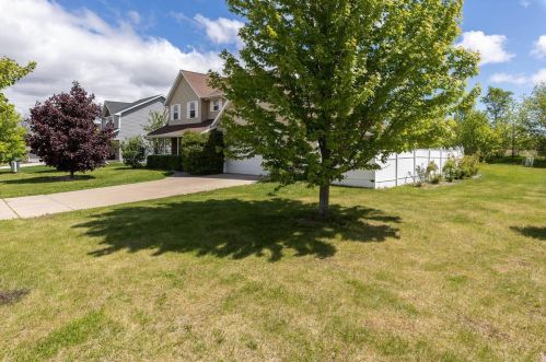 304 Hidden Creek Trl, Green Bay, WI 54303-6018
