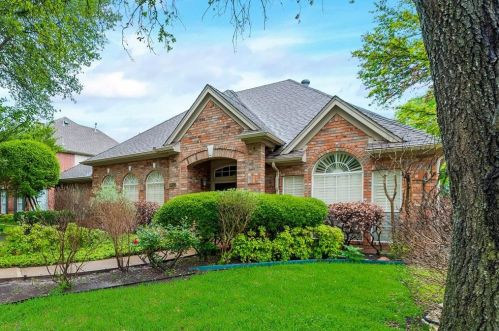 6853 Colonnade Dr, Plano TX  75024-6319 exterior