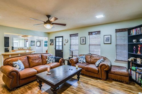 512 La Salle Dr, Richardson TX  75081-3411 exterior
