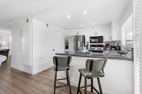 309 Regatta Way, Seal Beach CA  90740-5985 exterior