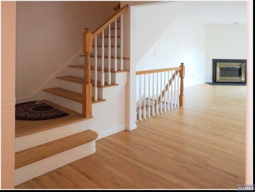 469 Undercliff Ave, Edgewater NJ  07020-1282 exterior