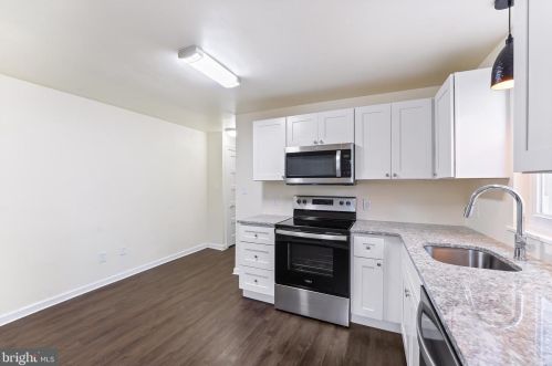 1417 Hewes Ave, Boothwyn, PA 19061-4102