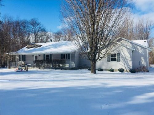 7010 Lake Rd, Fairview, PA 16415-1534