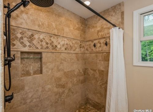 37 Kivy St, Huntington Station NY  11746-2044 exterior