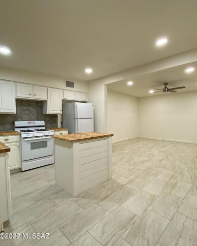 1437 Delaware St, Tucson AZ  85745-2305 exterior