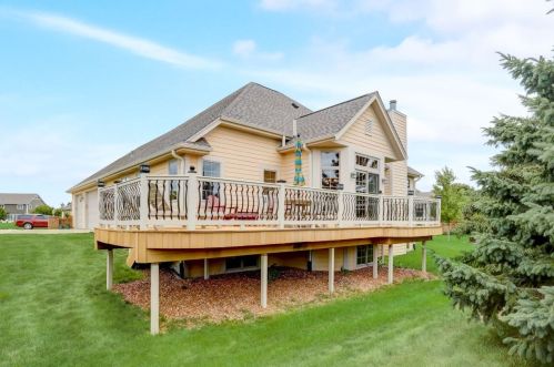 1303 Ridgeside Rd, Oconomowoc, WI 53066-1789