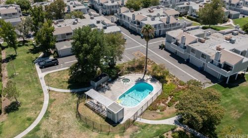 27123 Crossglade Ave, Santa Clarita CA  91351-3374 exterior