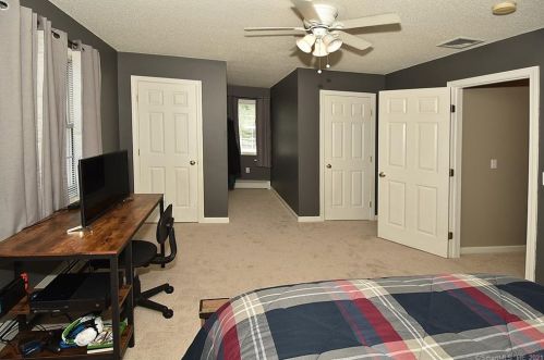 4 Lookout Lndg, Ellington CT  06029-2543 exterior