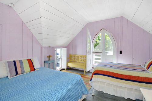 28 Narragansett Ave, Marthas Vineyard MA 02539-4428 exterior