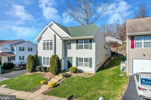 4058 Yorktown Dr, Boothwyn, PA 19061-2460