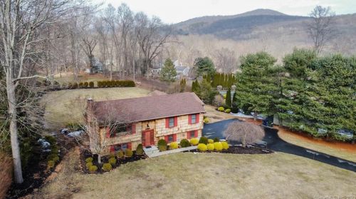 23 Putnam Rd, Northville, CT 06776-5332