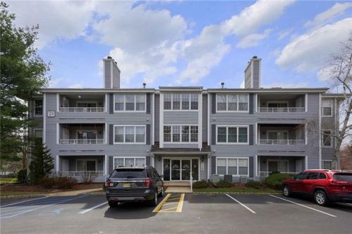 2109 Candlelight Ct, Helmetta, NJ 08828-1147