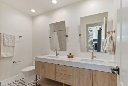 2121 Campton Cir, Rancho Cordova CA  95670-8348 exterior