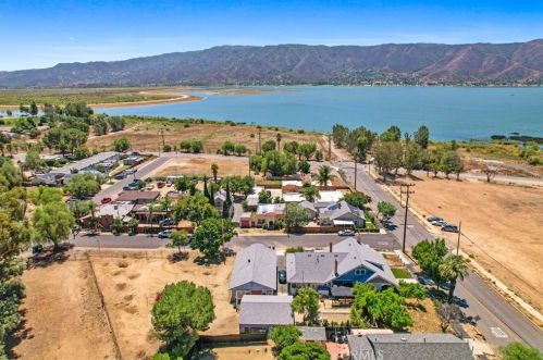 228 Spring St, Lake Elsinore CA  92530-4103 exterior