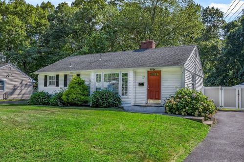 17 Walker Ln, Bloomfield, CT 06002-2853