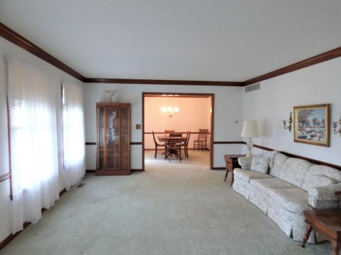 117 Greenridge Dr, Bellefontaine, OH 43311-2764