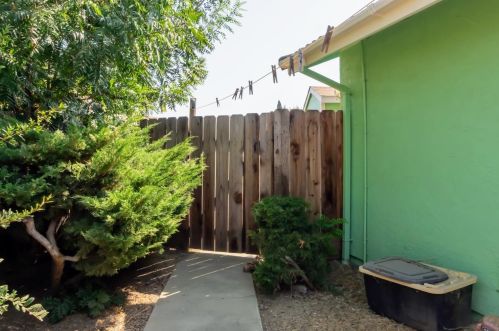 2130 Creek Ct, Newman CA  95360-1445 exterior