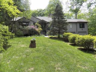 68 Saddle Hill Rd, Stamford, CT 06903-2304