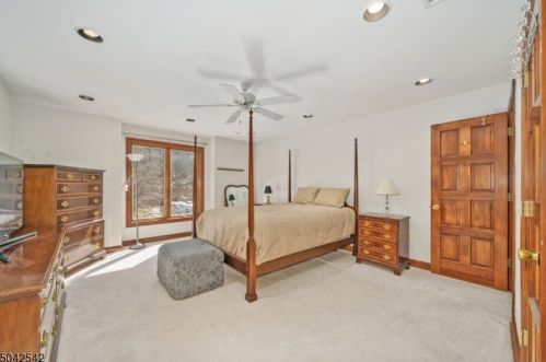 647 Mtn Rd, Sparta NJ  07871-3210 exterior