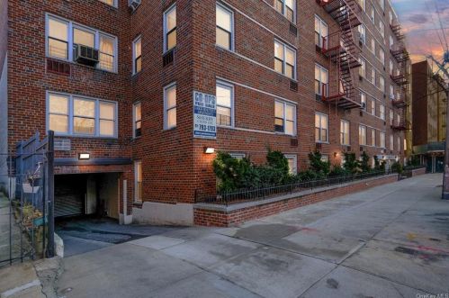 3520 Tryon Ave, Bronx, NY 10467-1526