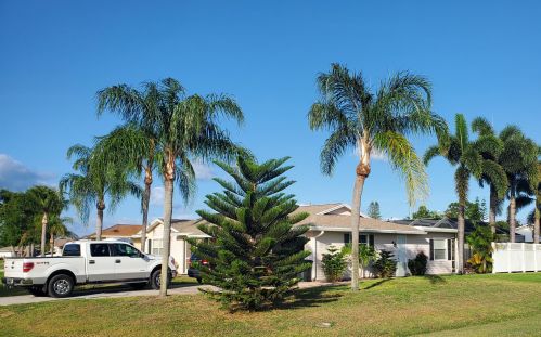 1465 Cambridge Dr, Fort Pierce, FL 34952-5457