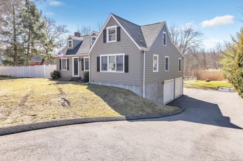 136 Village Rd, Huntington, CT 06484-1753