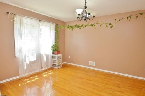 9 Crawford Rd, Greystone Park NJ  07950-3009 exterior