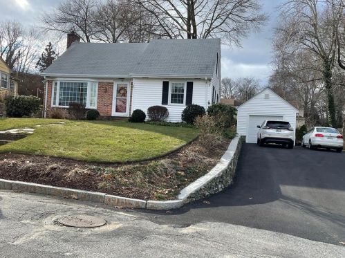 17 Browne Hill Ct, Lincoln, RI 02865-2901