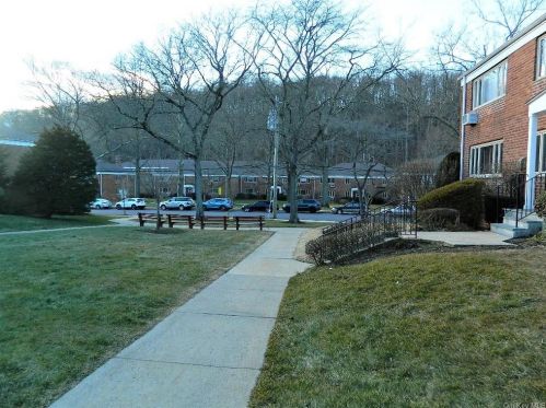 38 Lawrence Dr, White Plains, NY 10603-1326