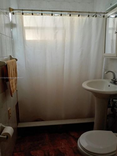 2025 3 Ave, Hialeah FL  33010-4994 exterior