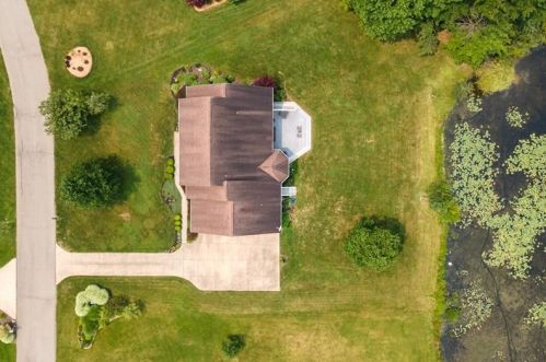 49 Blueberry Ln, Grove City PA  16127-4675 exterior
