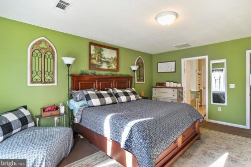 52 Oak Crest Dr, Richmond National Battlefiel VA  22835-1579 exterior